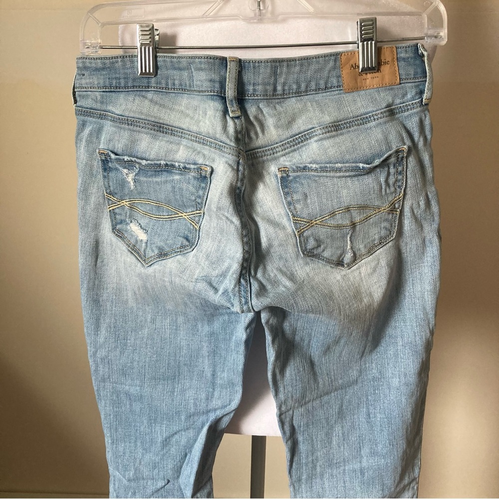 Abercrombie & Fitch Distressed Light Wash Straight Jeans size 2L - Picture 7 of 7